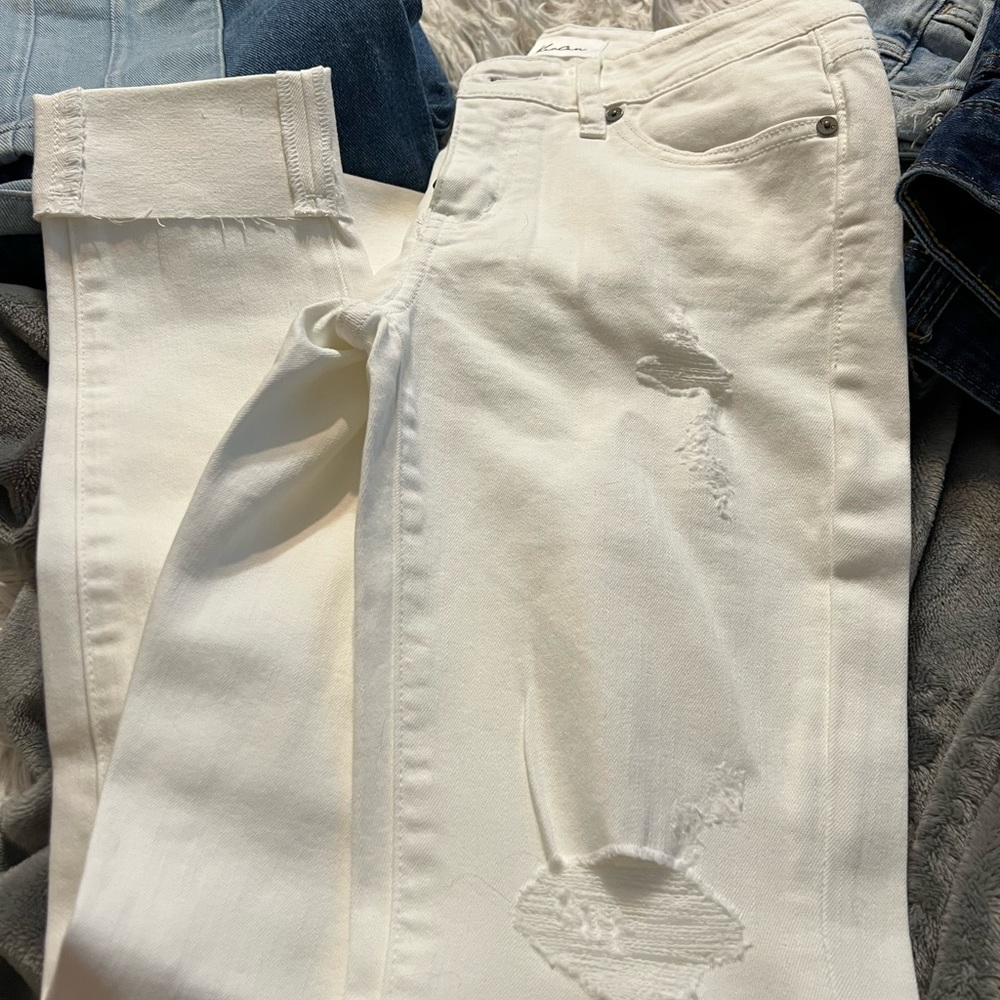 NWT kancan white distressed jeans 3/25